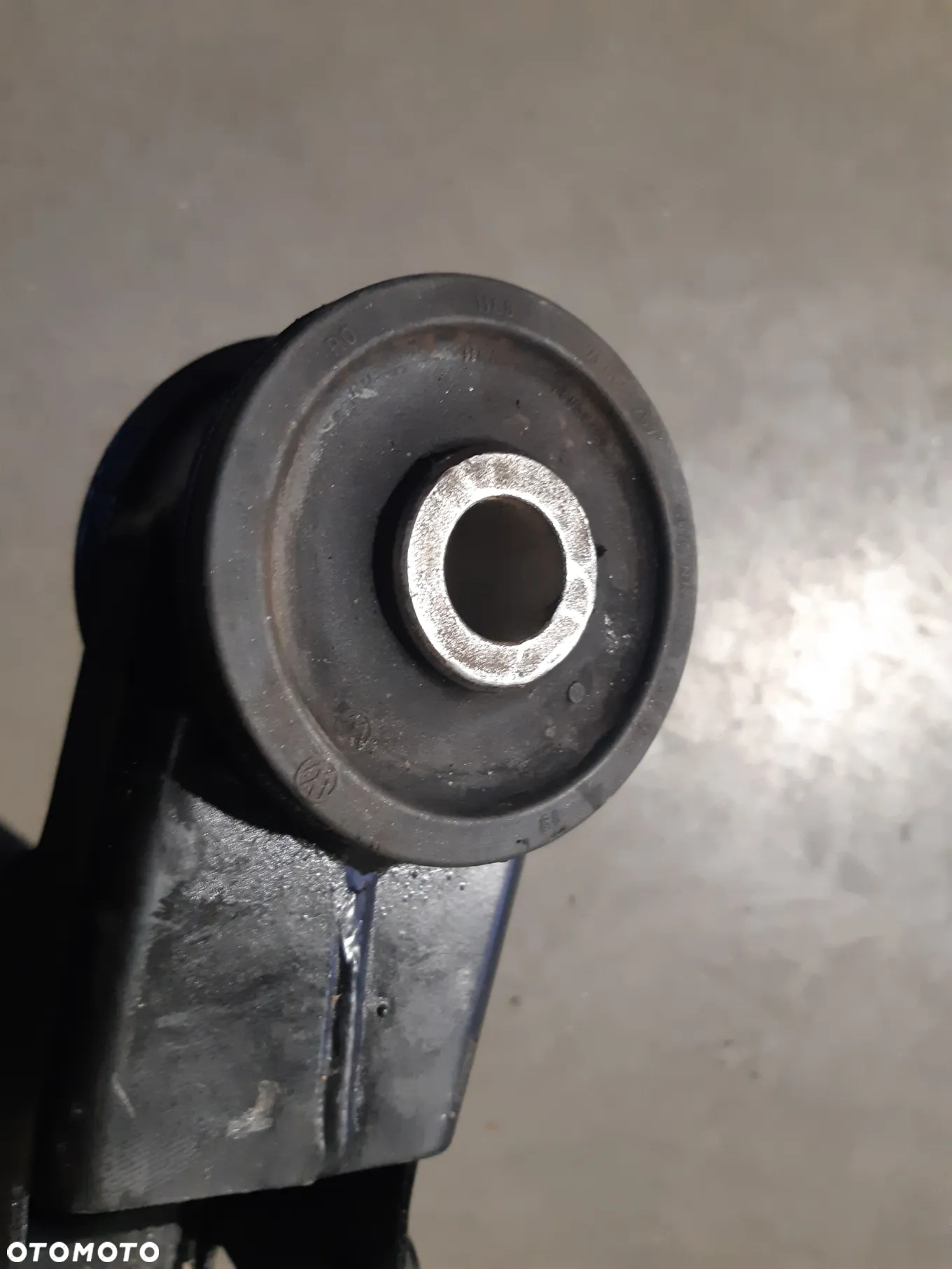 UCHWYT WÓZEK SANKI ZAWIESZENIA TYŁ 4X4 VW T5 T6 7E0599423 7LA500044E - 7