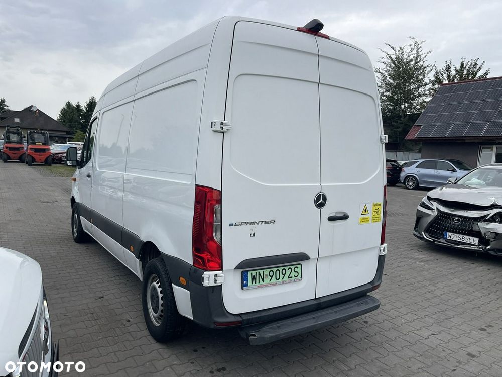 Mercedes-Benz Sprinter - 2