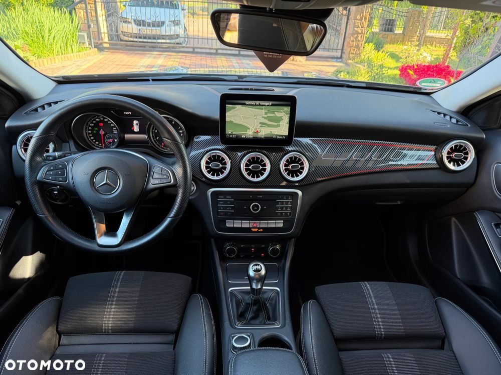 Mercedes-Benz GLA 180 UrbanStyle Edition - 14