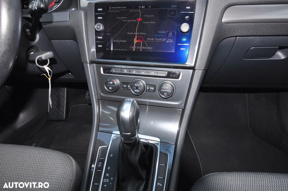 Volkswagen Golf 1.5 TSI BlueMotion ACT DSG Comfortline - 24