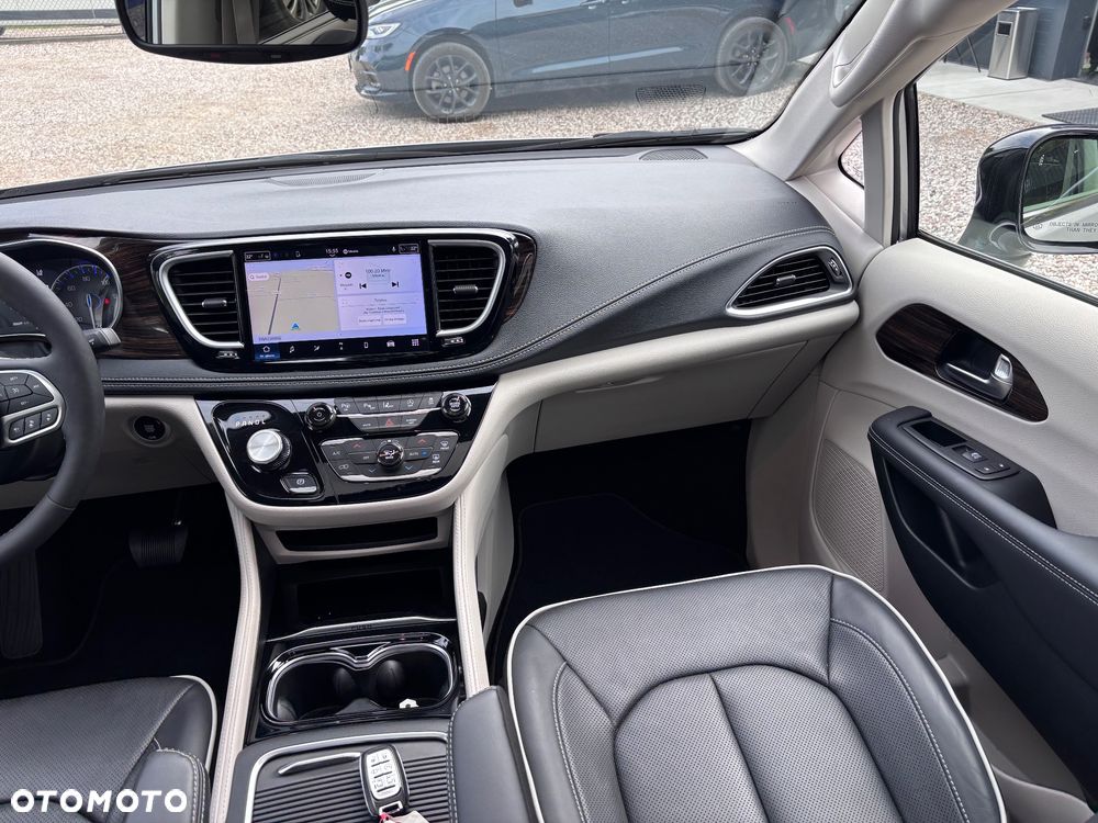 Chrysler Pacifica - 27