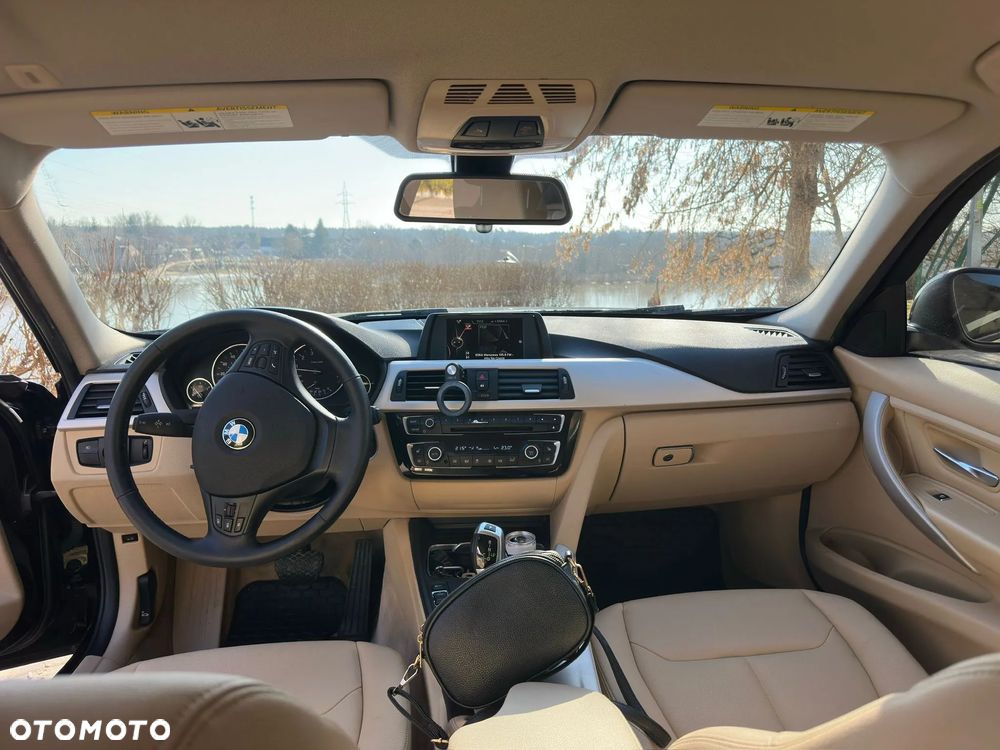 BMW Seria 3 320i - 8