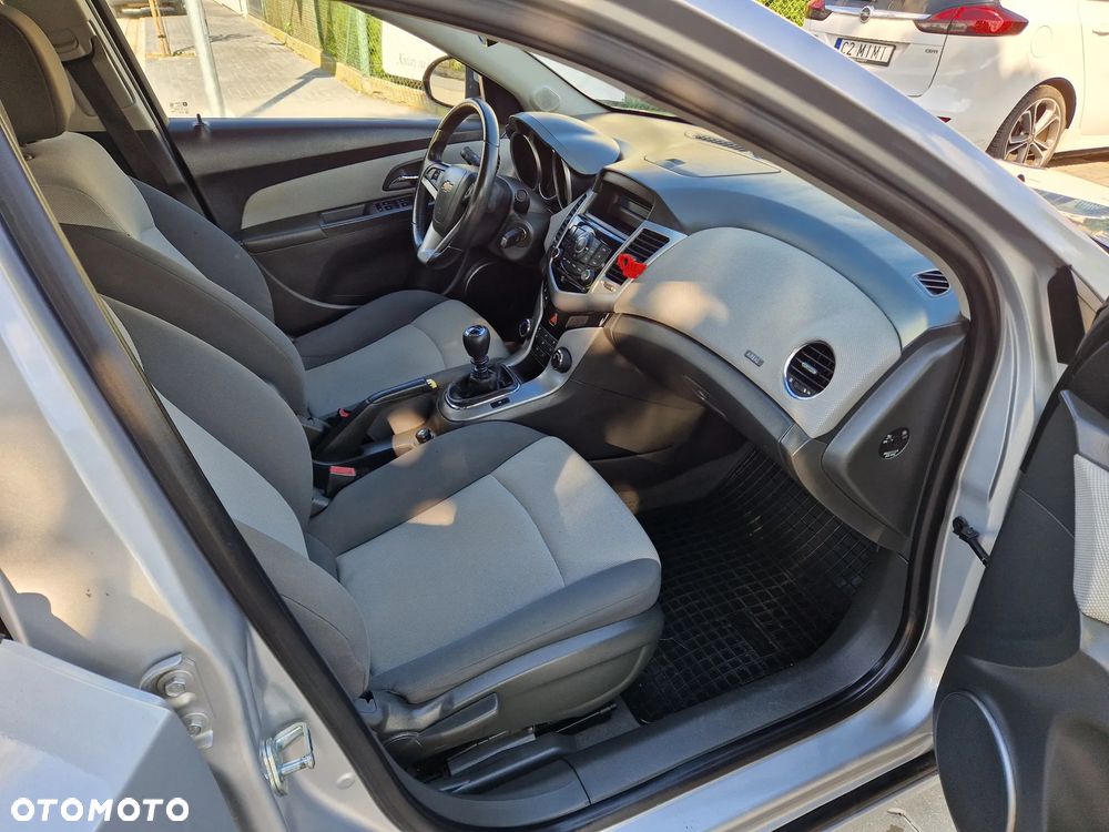 Chevrolet Cruze 1.6 LS - 2