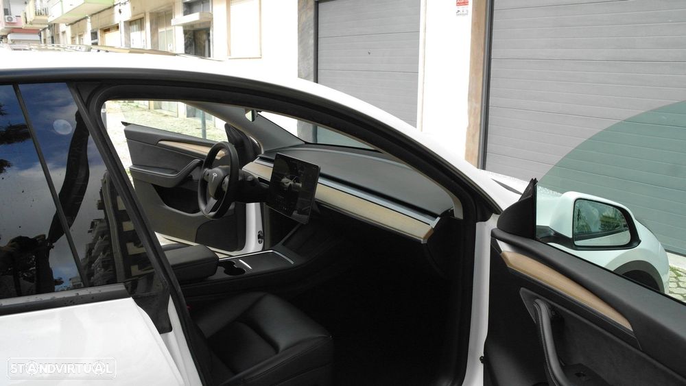 Tesla Model Y Long Range Tração Integral - 26