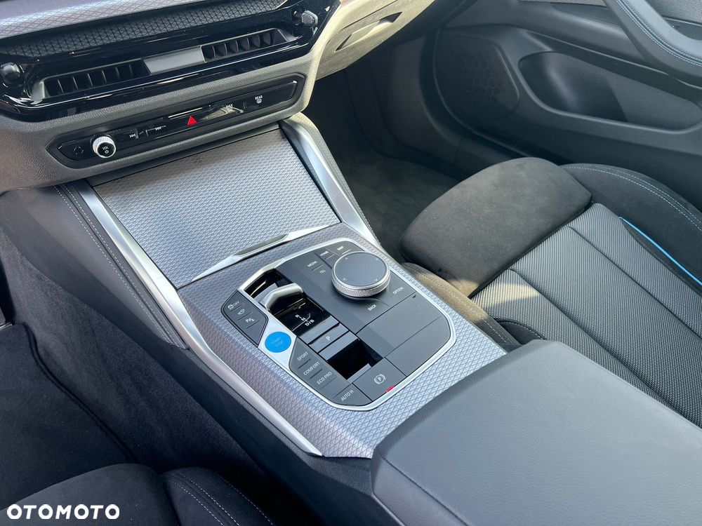 BMW i4 83.9kWh M60 xDrive - 28