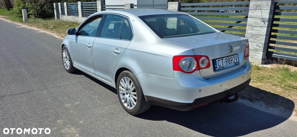 Volkswagen Jetta 2.0 TDI Comfortline - 2