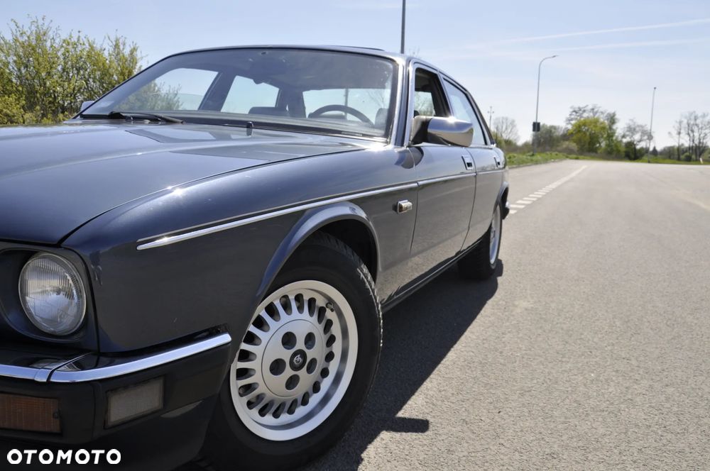 Jaguar XJ - 5