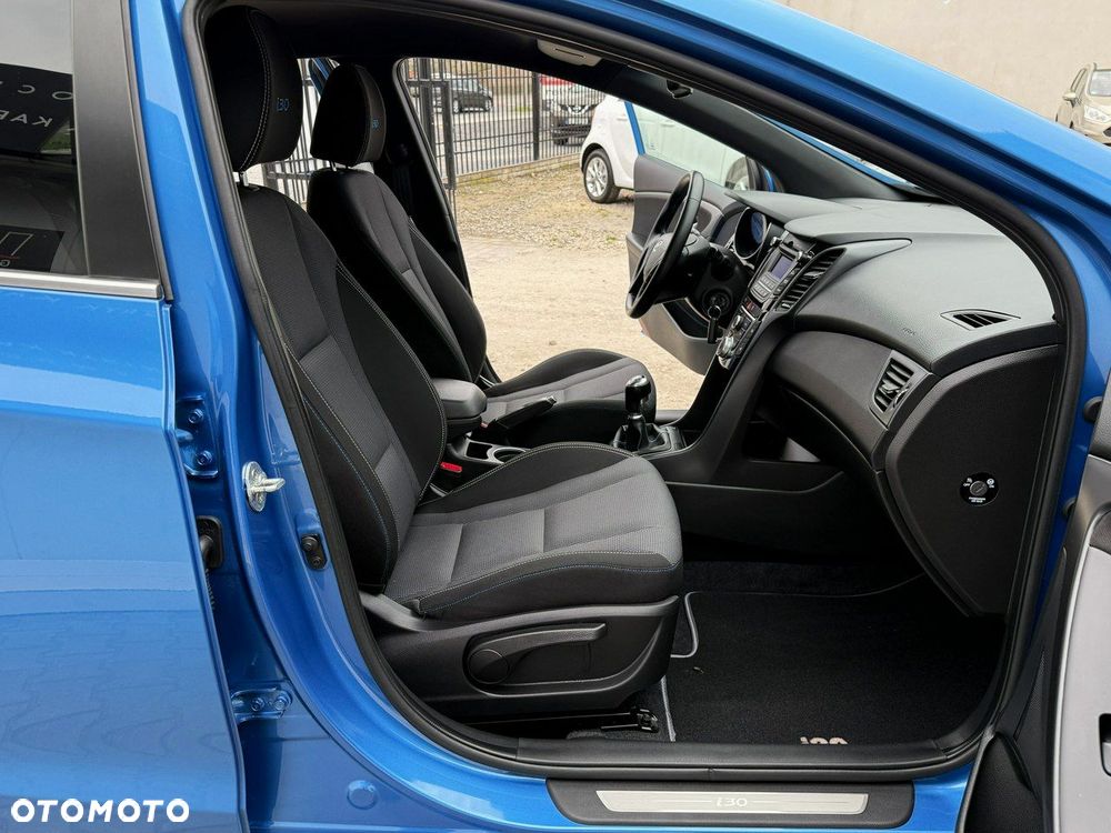 Hyundai i30 blue 1.4 Passion - 24