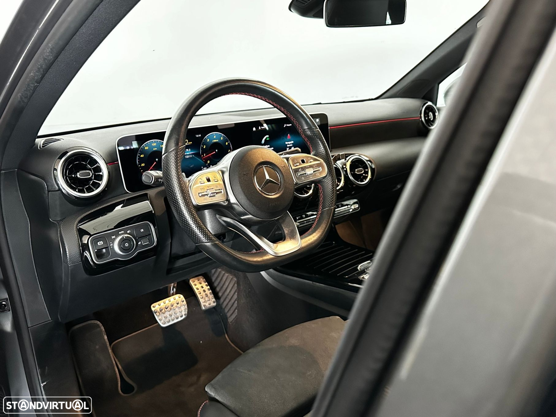 Mercedes-Benz A 180 7G-DCT AMG Line - 12