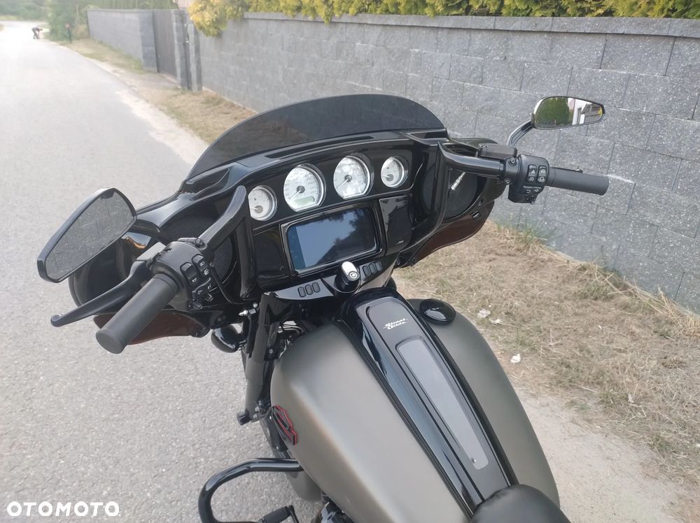 Harley-Davidson Touring Street Glide - 11