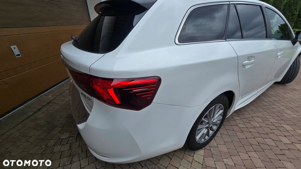 Toyota Avensis - 17