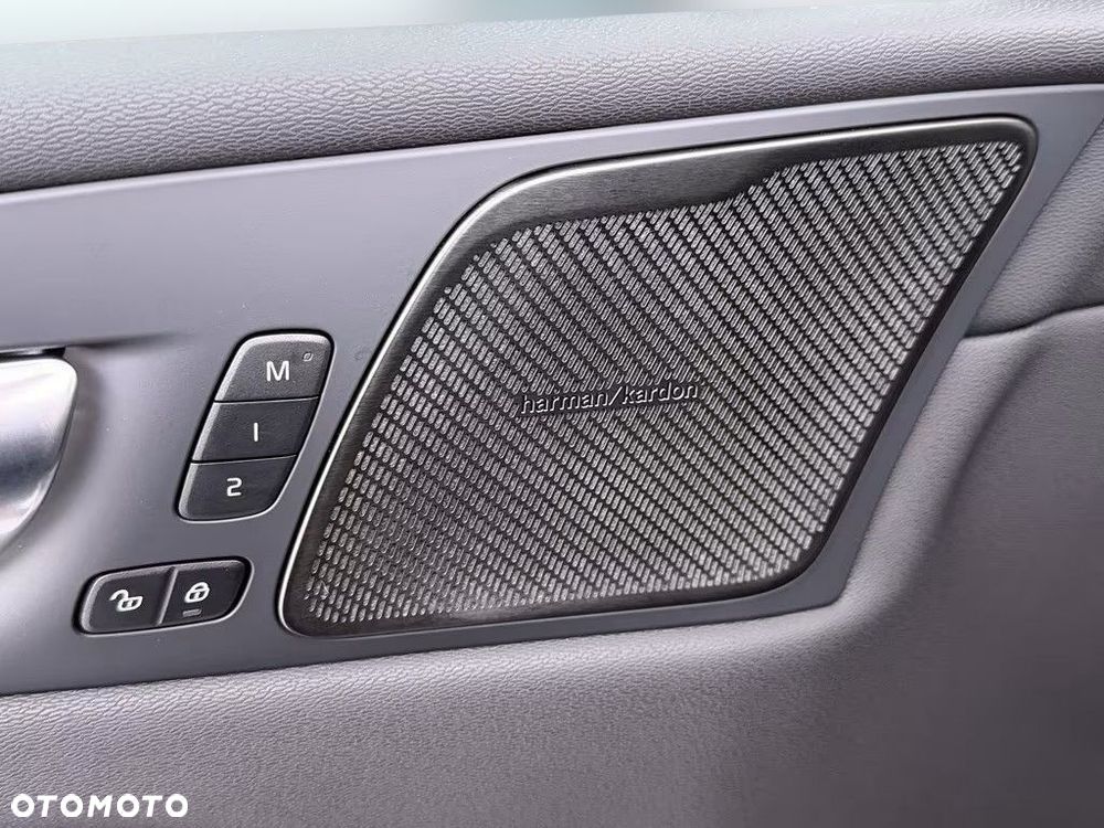 Volvo XC 60 T6 Plug-In Hybrid AWD Plus Bright - 14