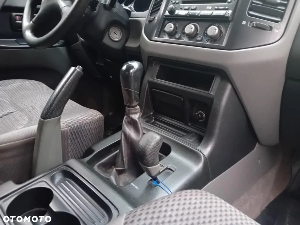 Mitsubishi Pajero - 7