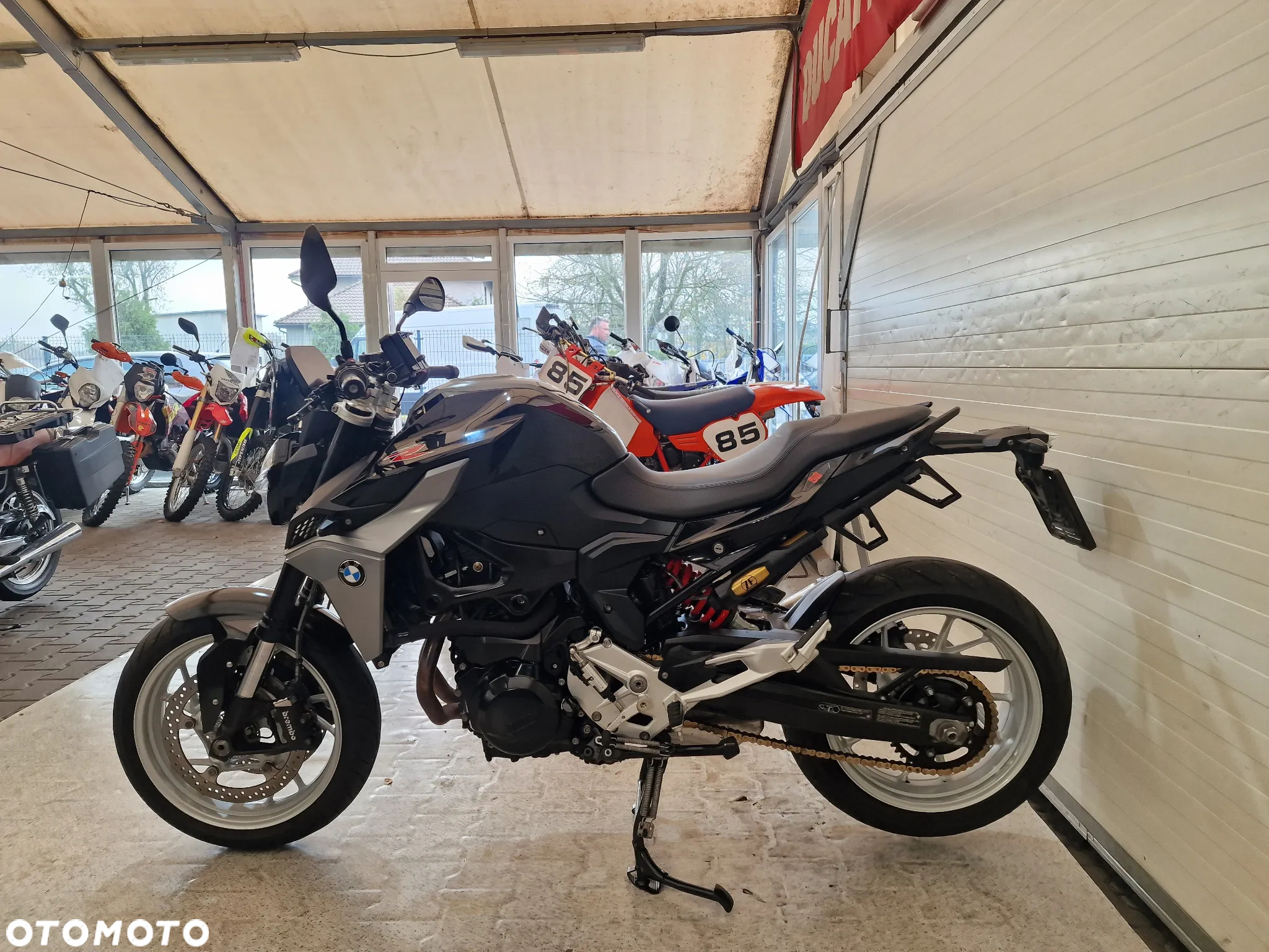 BMW F - 21