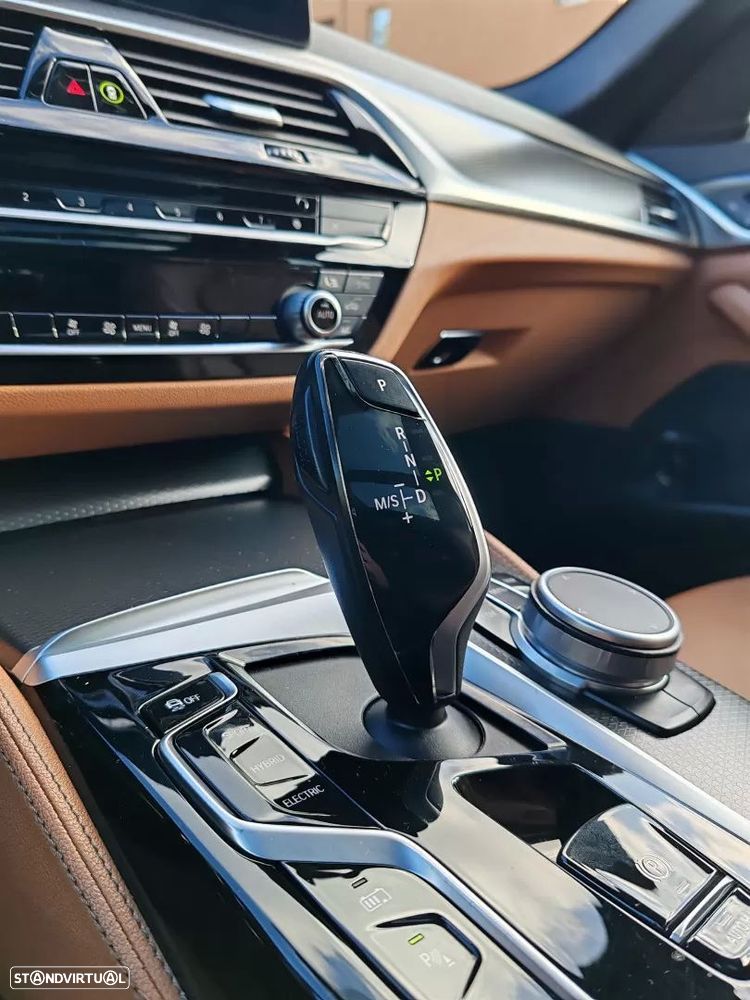 BMW 530 e Pack Desportivo M - 19
