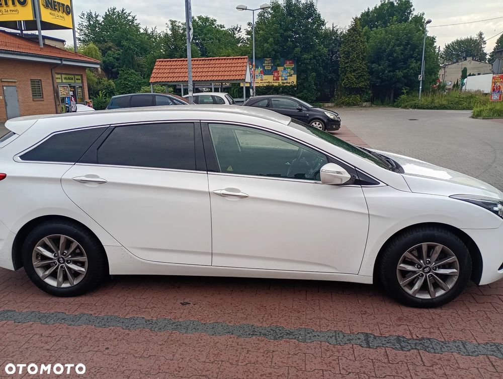 Hyundai i40 Kombi blue 1.6 Family - 4
