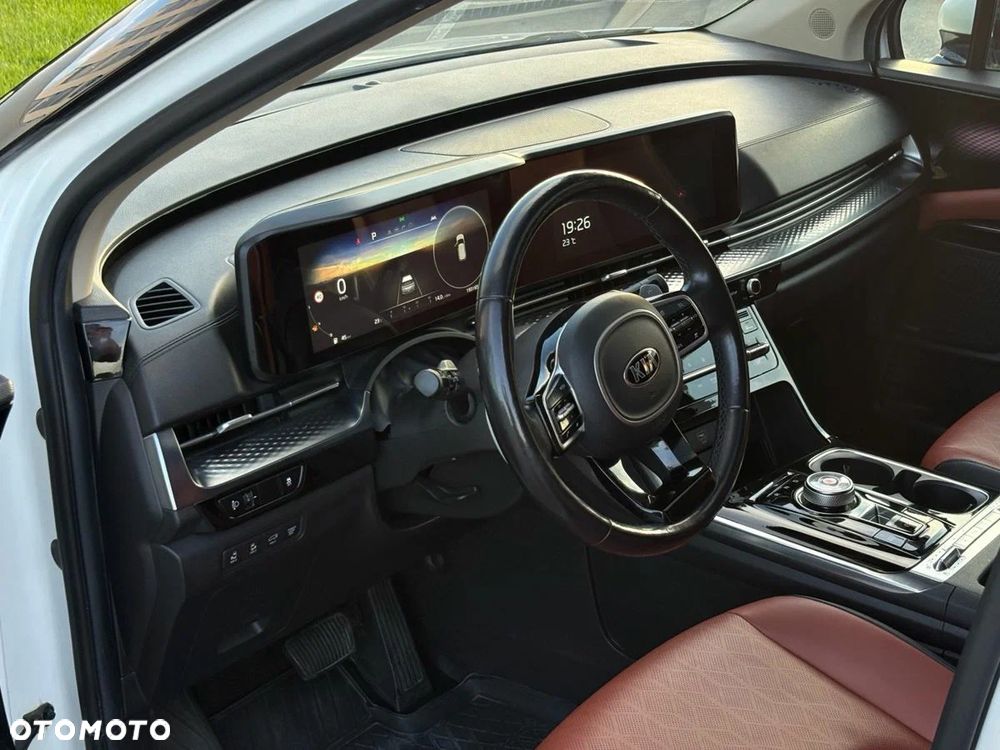 Kia Carnival - 17