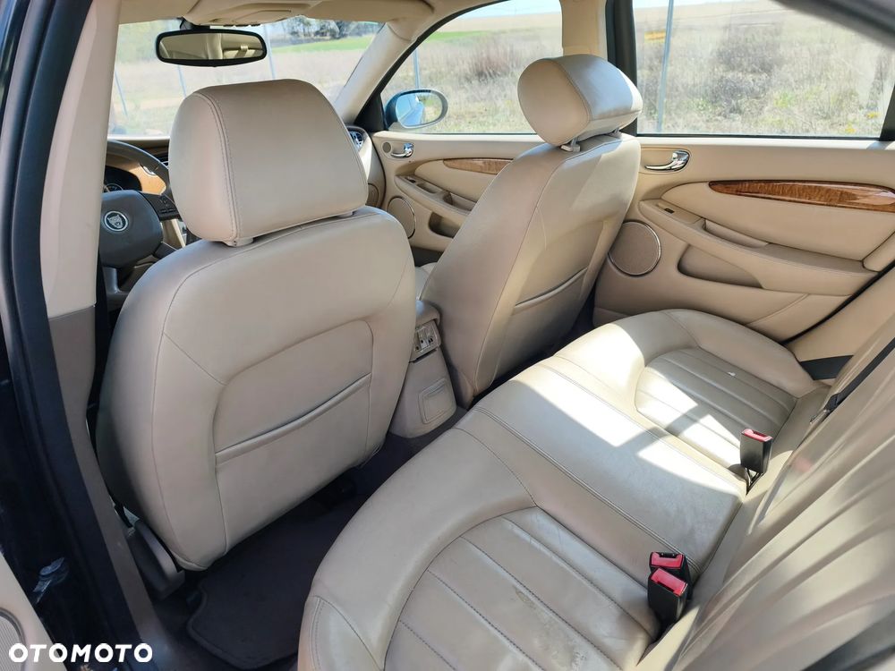 Jaguar X-Type 2.5 V6 4x4 - 8