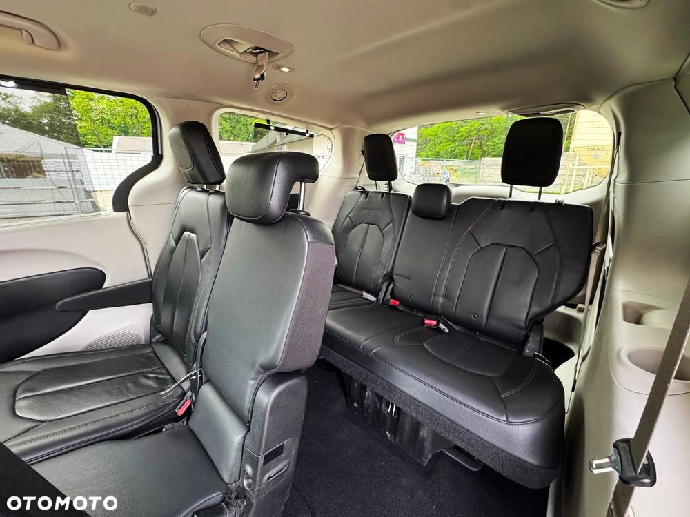 Chrysler Pacifica - 8