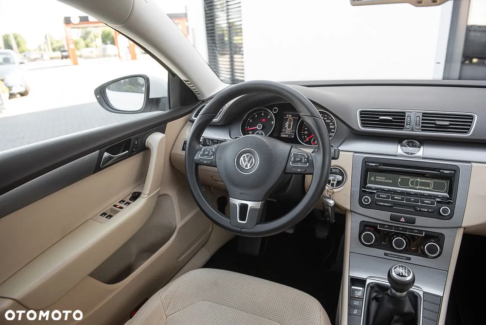 Volkswagen Passat - 25
