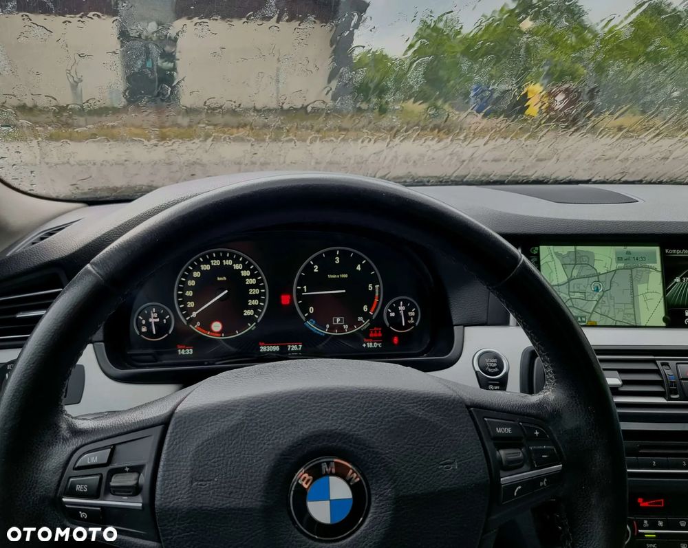 BMW Seria 5 525d Luxury Line - 9