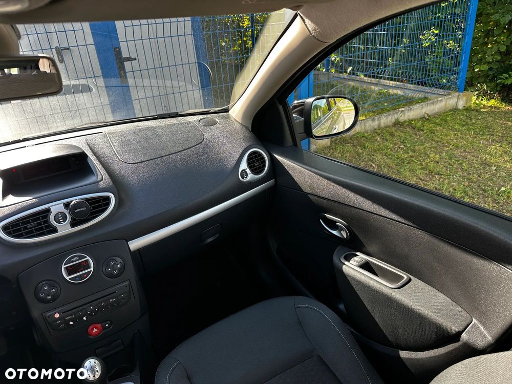 Renault Clio 1.2 16V 75 Expression - 26