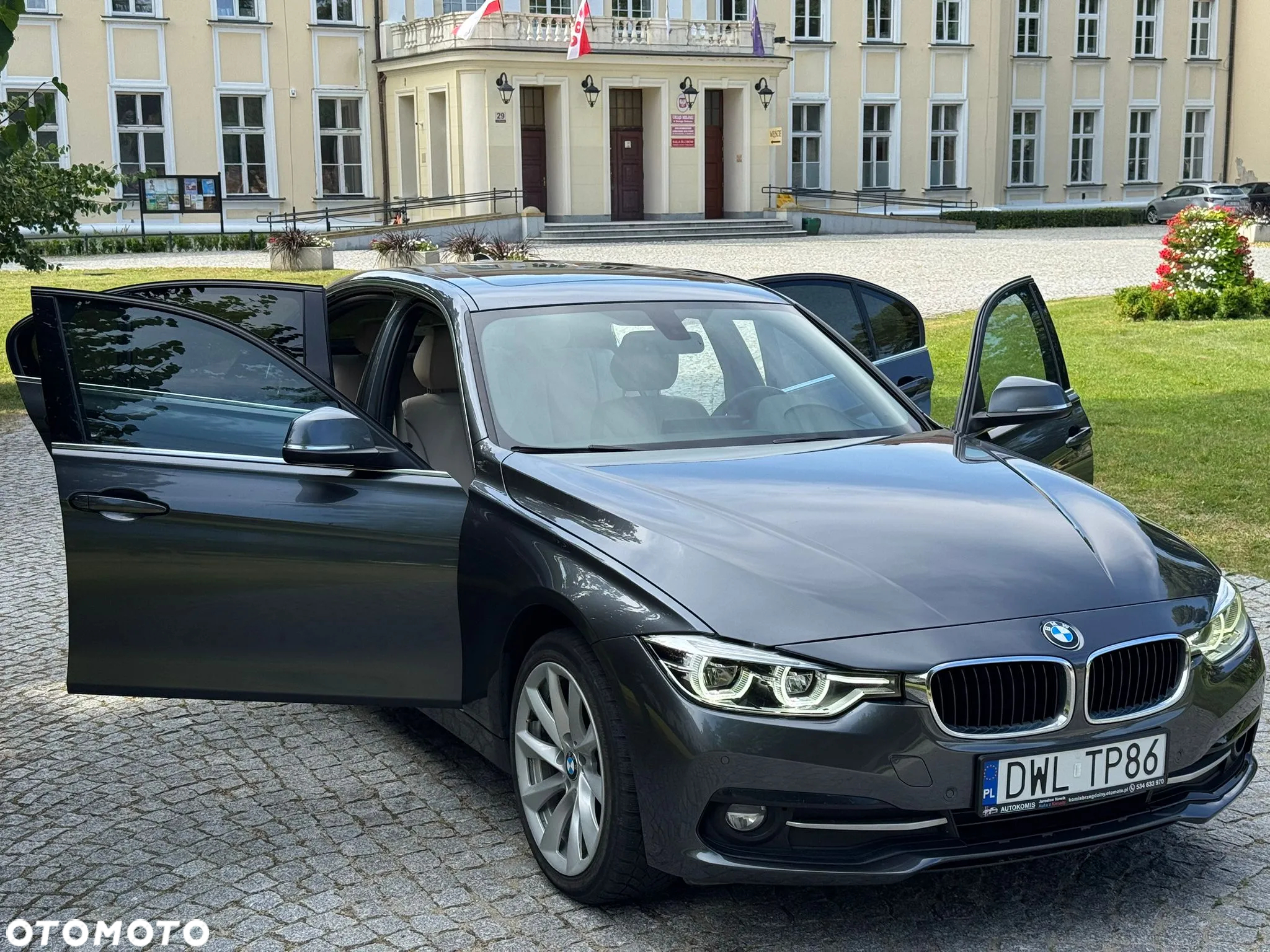 BMW Seria 3 330i - 32