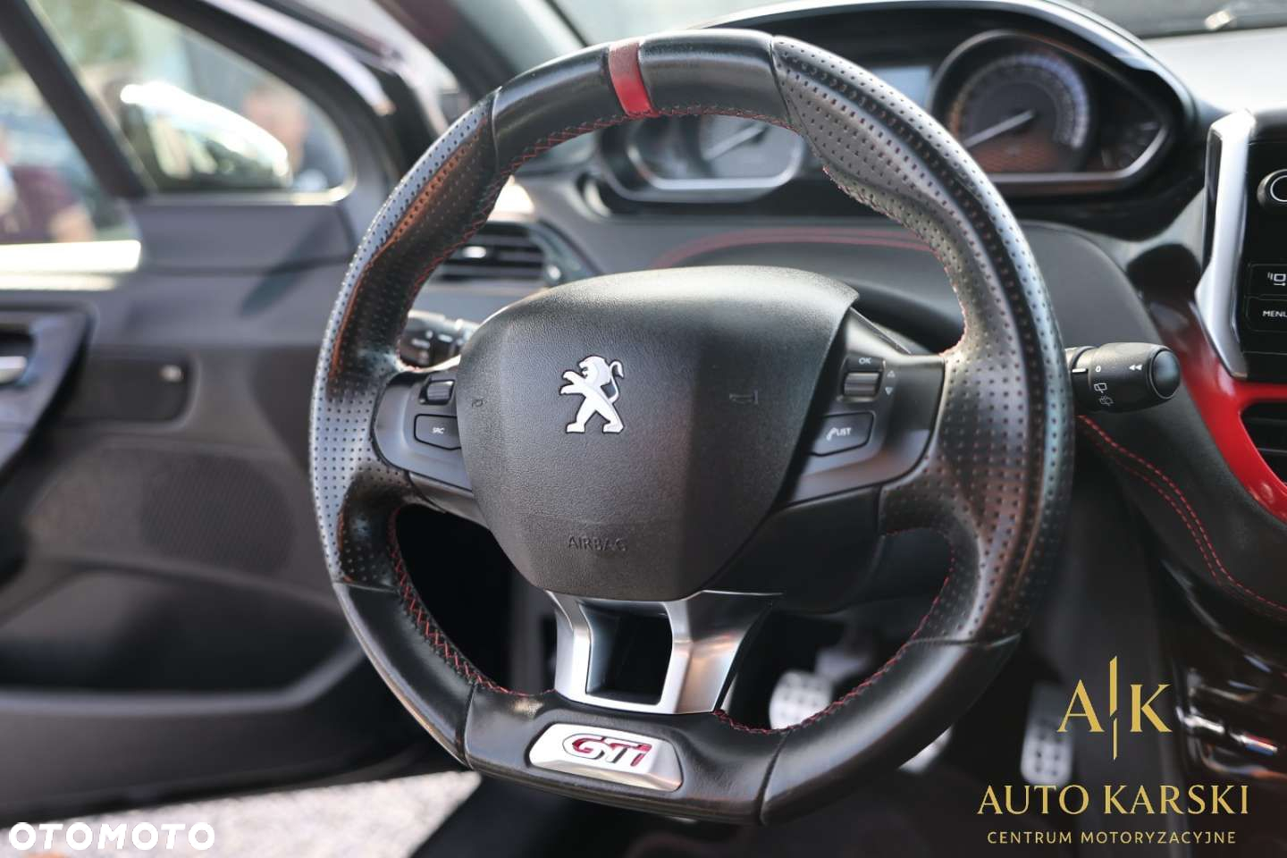 Peugeot 208 - 6