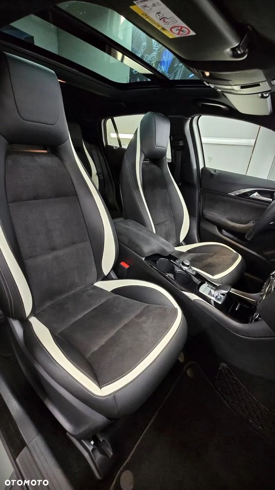 Infiniti Q30 2.2d Premium Tech Gallery White AWD 7DCT - 14