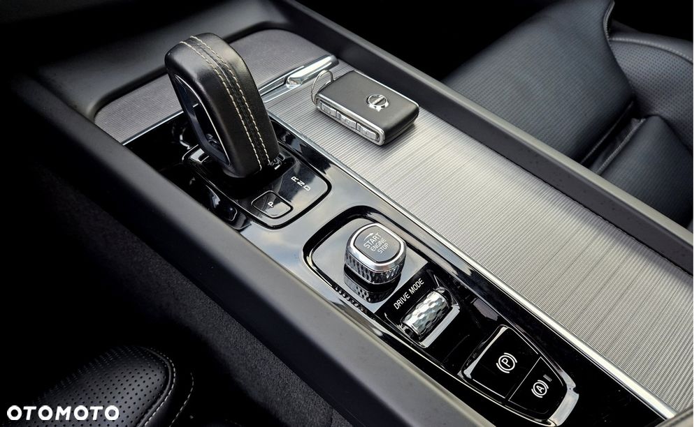 Volvo XC 60 T8 Twin Engine AWD Geartronic RDesign - 13