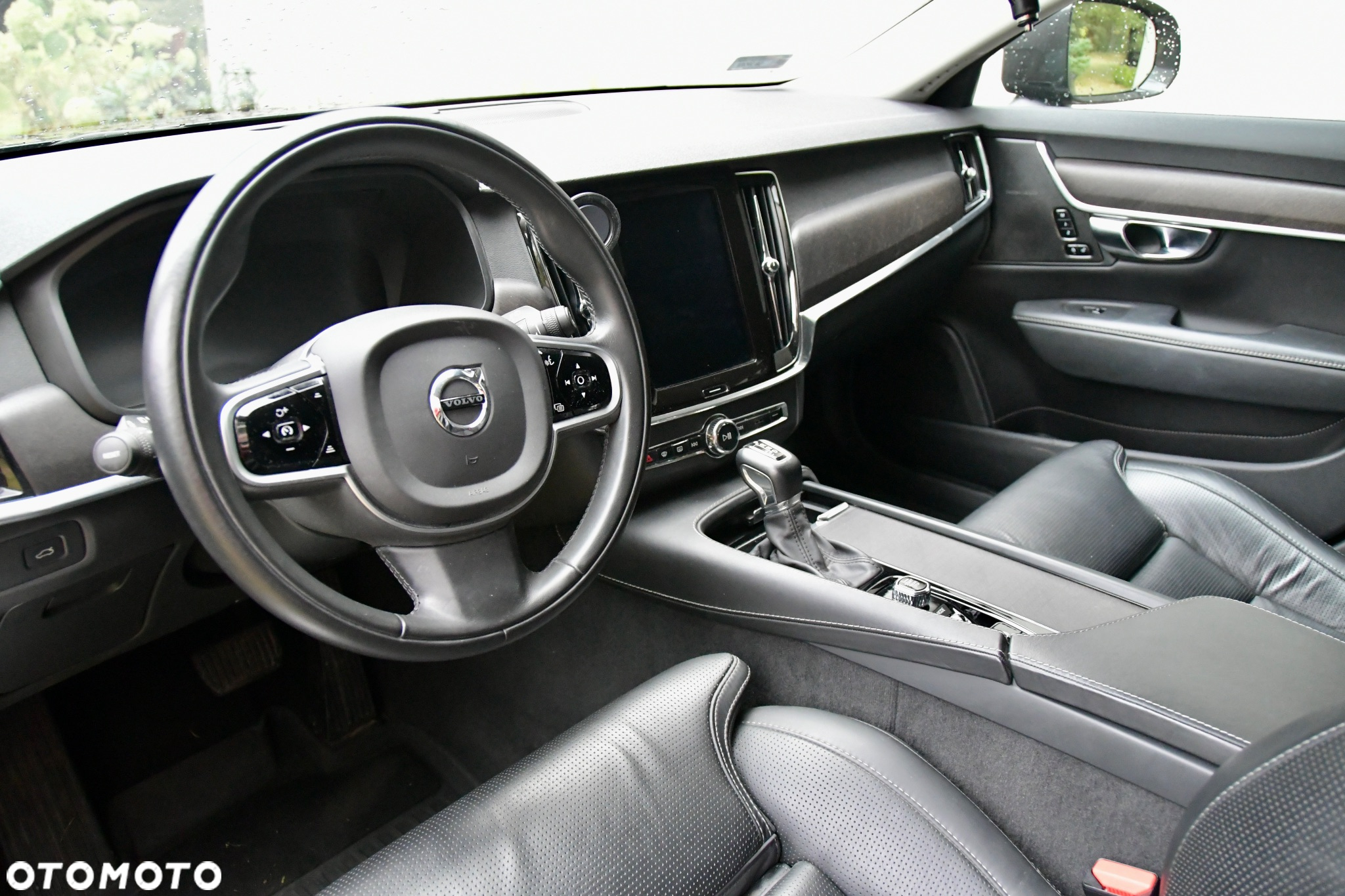 Volvo V90 D5 SCR AWD Momentum Pro - 24