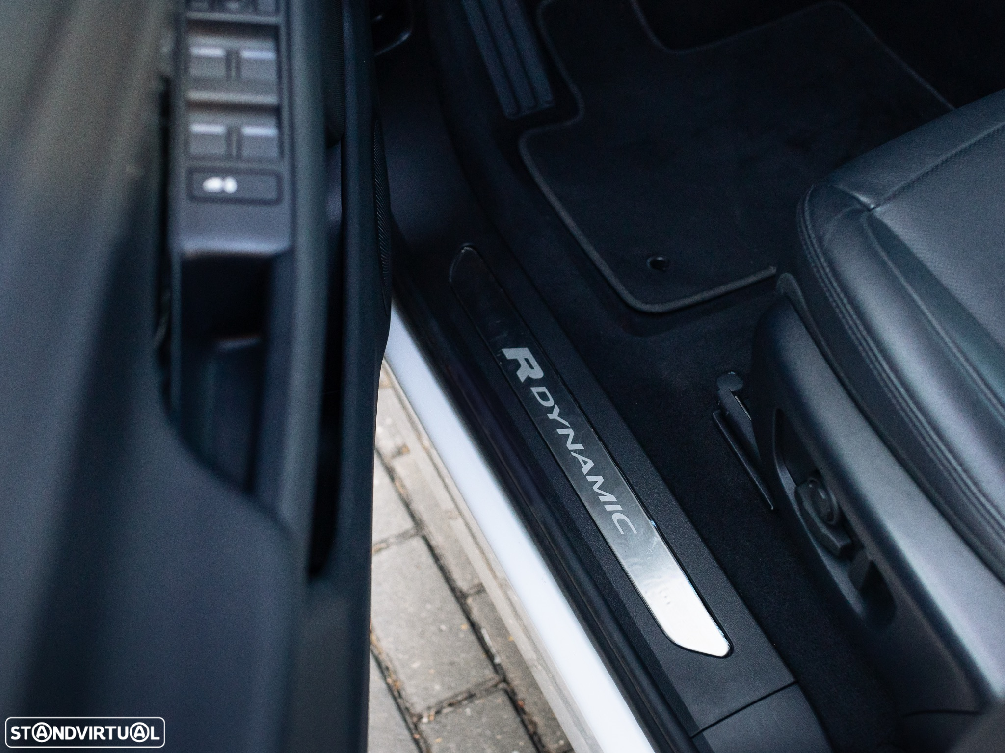 Land Rover Range Rover Evoque 1.5 P300e AWD R-Dynamic Auto - 28