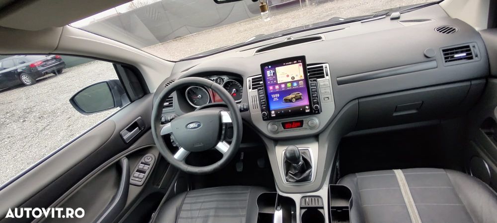 Ford Kuga 2.0 TDCi 2x4 Titanium - 16