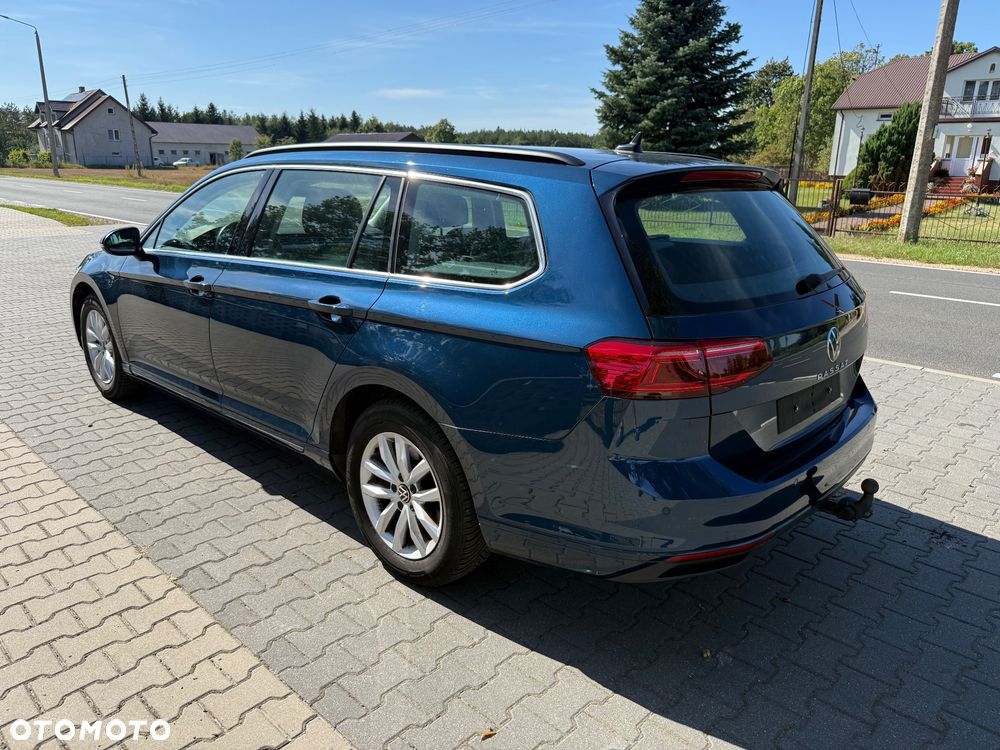 Volkswagen Passat - 4