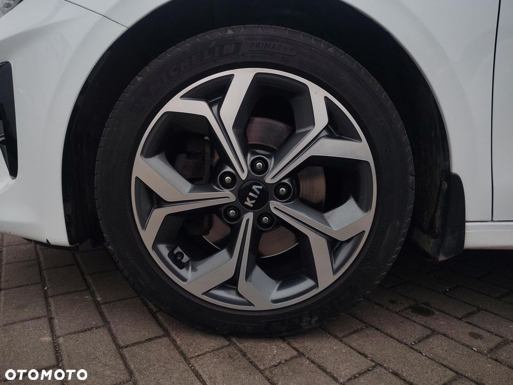 Kia Ceed - 11