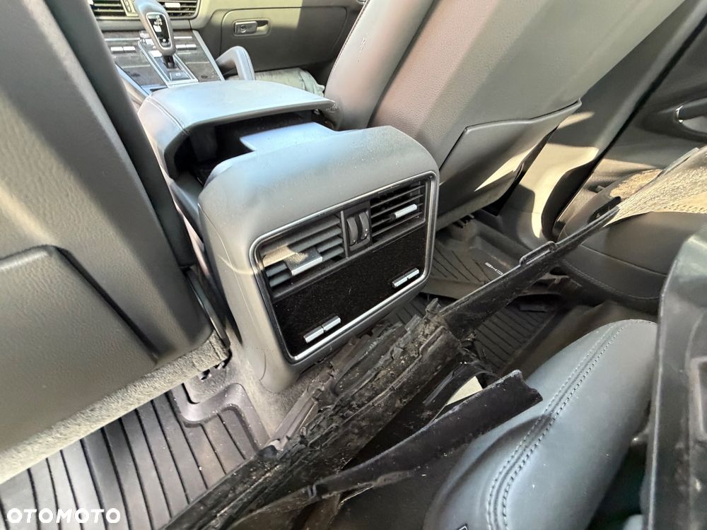 Porsche Cayenne - 19