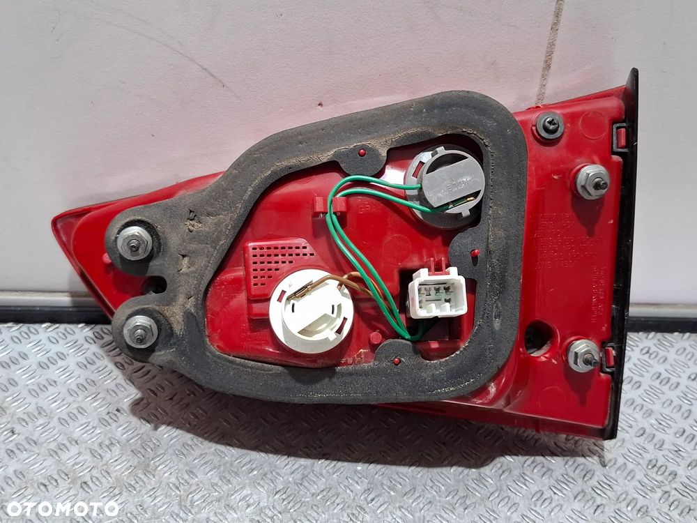 Lampa w kalpe bagażnika lewy tył Kia Ceed 2017 rok kombi nr 92403A23 - 4