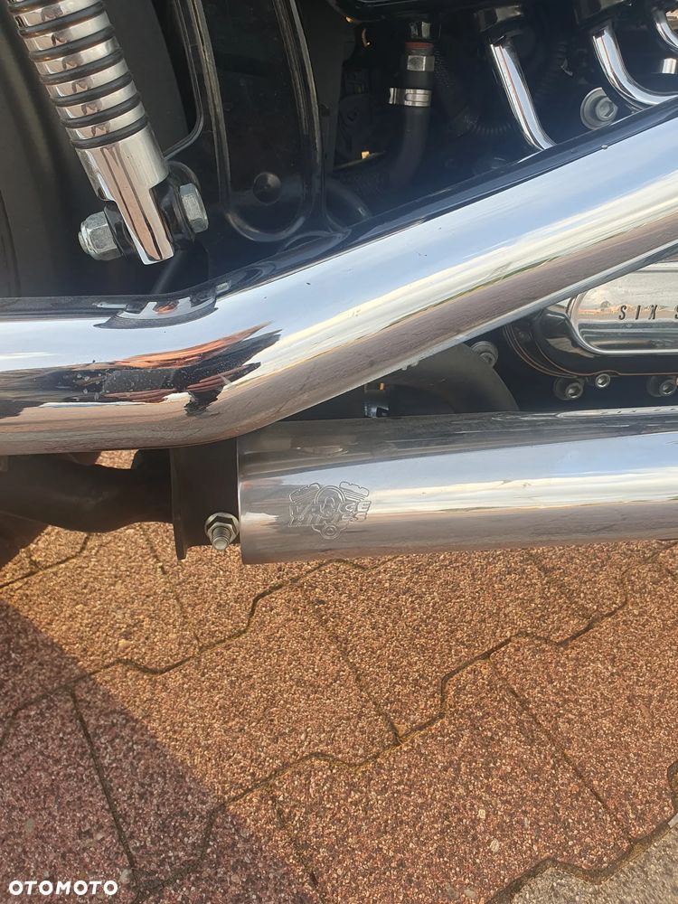 Harley-Davidson Softail Breakout - 13