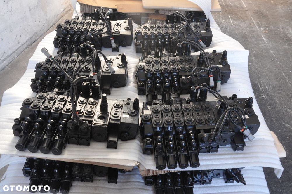 ROZDZIELACZ HYDRAULICZNY WALVOIL MANITOU MT1440 MT1840 NOWY !!! 113700081 - 1