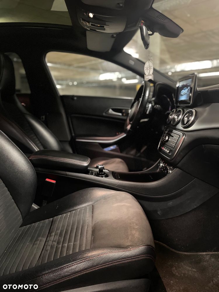 Mercedes-Benz CLA 200 7G-DCT AMG Line - 14