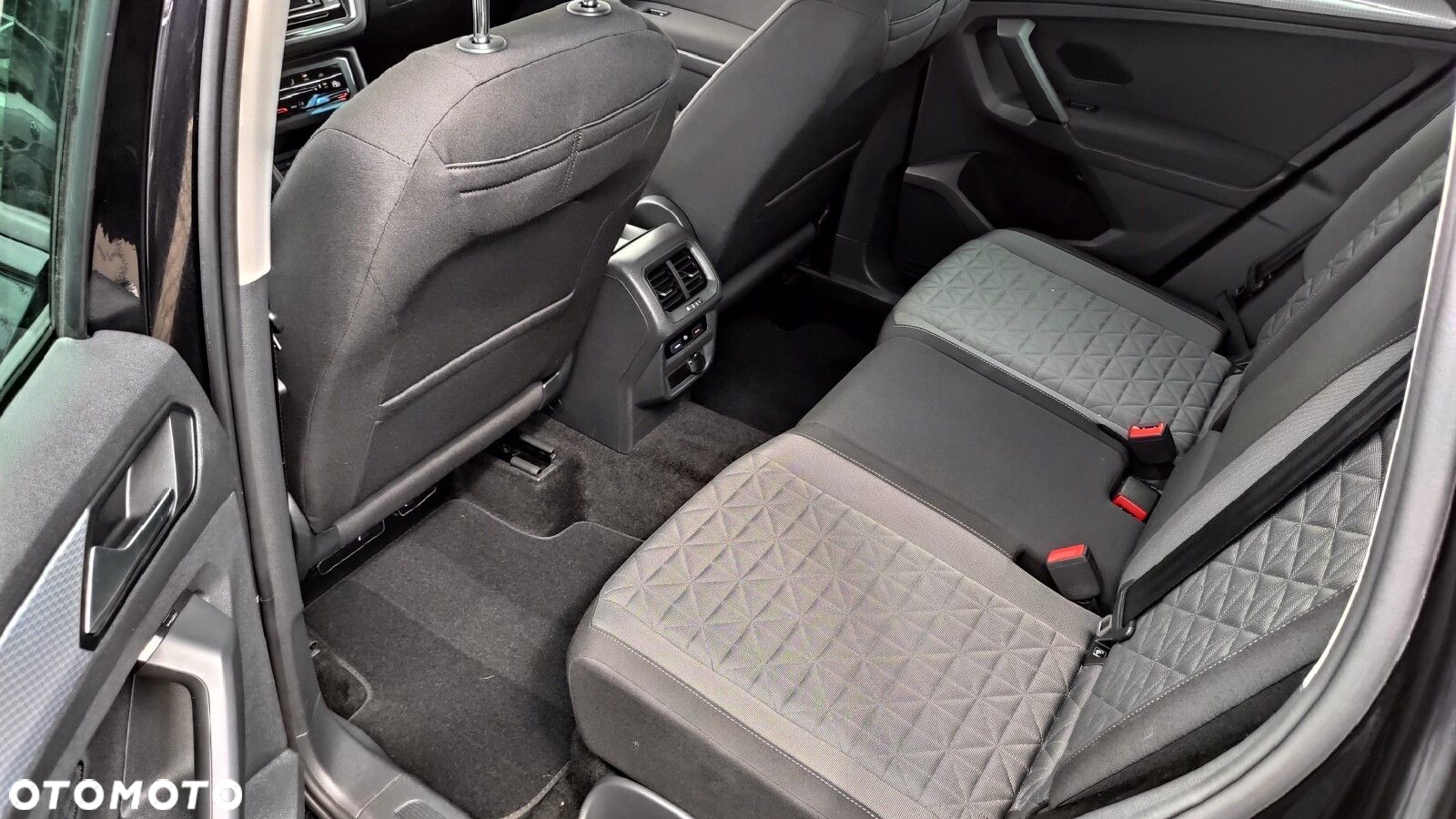 Volkswagen Tiguan - 11