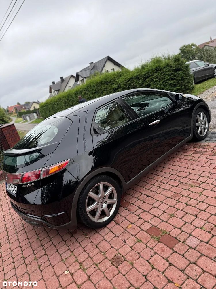 Honda Civic 1.8i-VTEC Automatik Executive - 2
