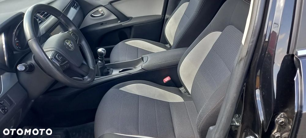 Toyota Avensis Touring Sports 1.8 Executive - 8