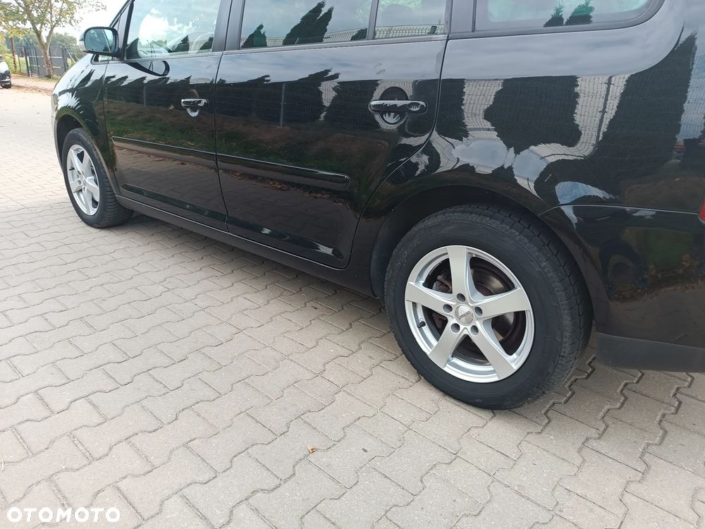 Volkswagen Touran - 27