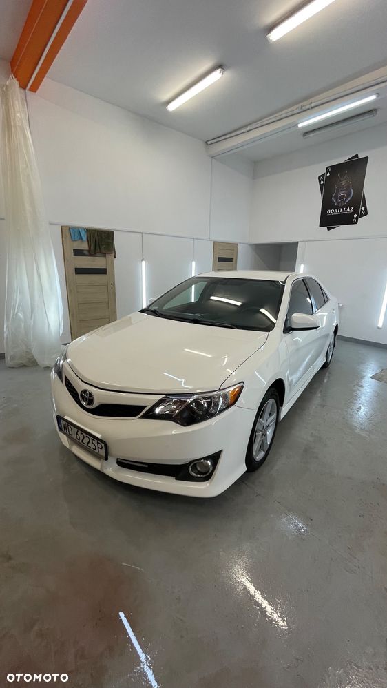 Toyota Camry - 19