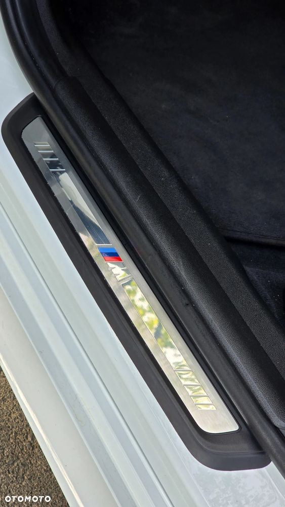 BMW Seria 3 330i M Sport - 10