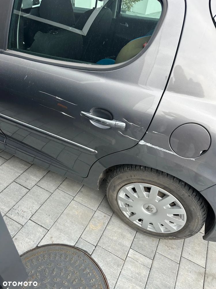 Peugeot 207 - 10