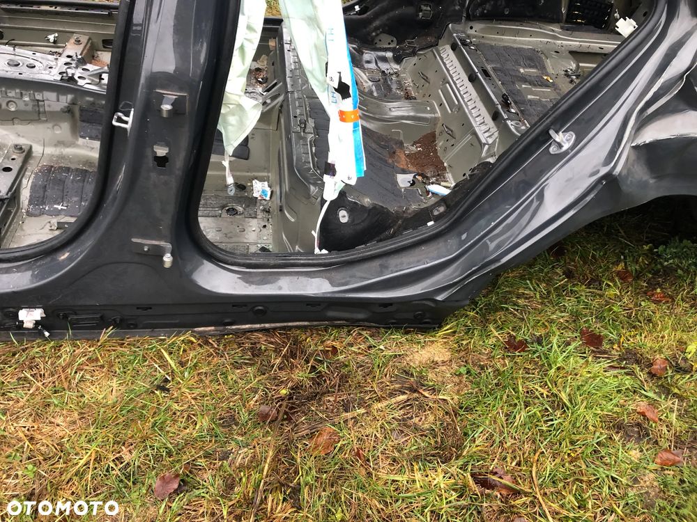 KAROSERIA Z DOKUMENTAMI BMW 3 G21 320d - 12