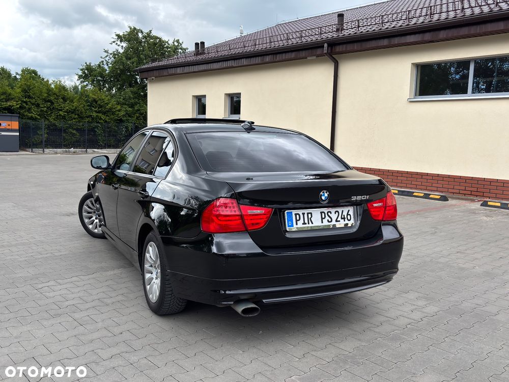 BMW Seria 3 320i - 22