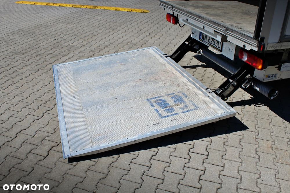 Renault Master kontener Gruau 9eup + winda BAR 750kg - 21